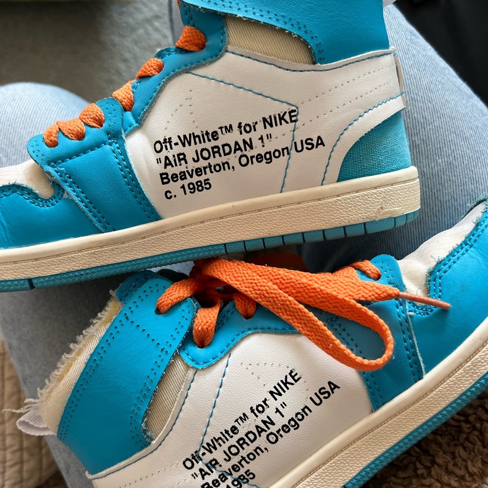 Off White x Air Jordan Retro High OG ‘UNC’